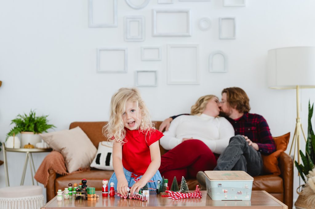 Capturing Family Joy: Top Tips for Successful Holiday Mini Sessions by Jen Vazquez Photography